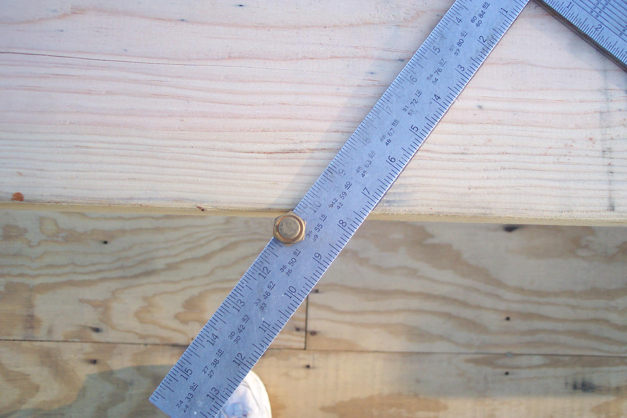 How To Use Stair Gauges On A Framing Square